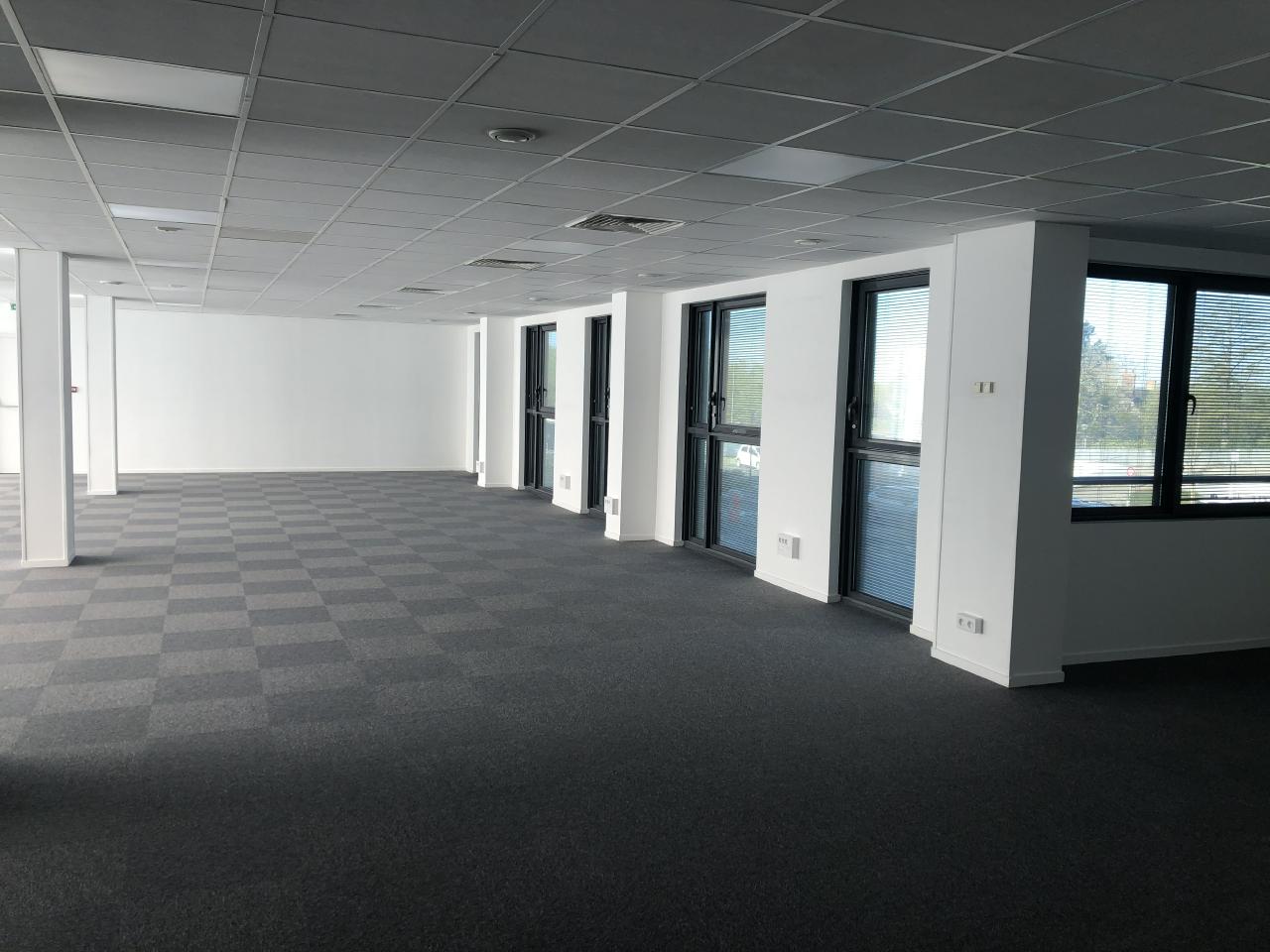Bureau Tours 715m² Location bureau Tours Indre-et-Loire OLBUR2423590 11